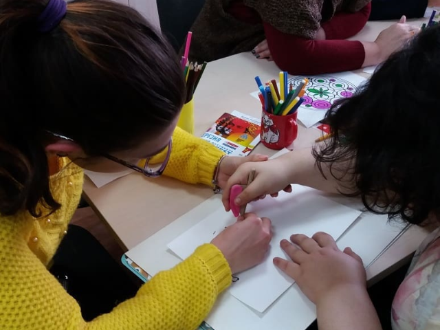 В рамках проекта Канистерапия. Харьков шили тектильную книгу