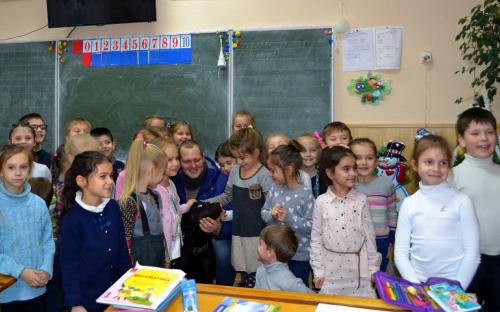 Сотрудники Центра обращения с животными проводят "Уроки доброты" с юными харьковчанами.