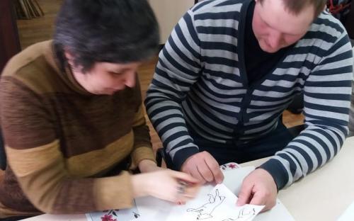 В рамках проекта Канистерапия. Харьков шили тактильную книгу