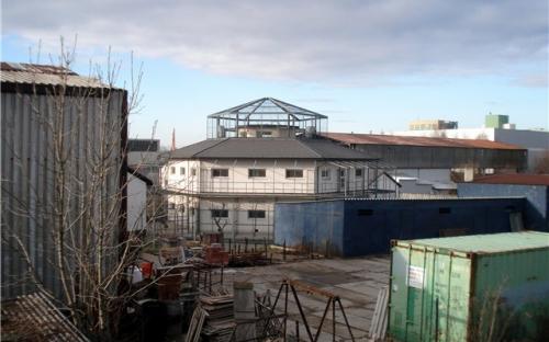 Здание, где содержатся кошки выстроено в виде многоугольника с центром посредине