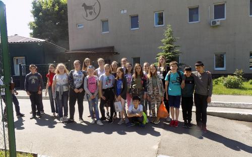 Сегодня в КП «Центр обращения с животными» был поставлен рекорд по количеству детей, приехавших на экскурсии